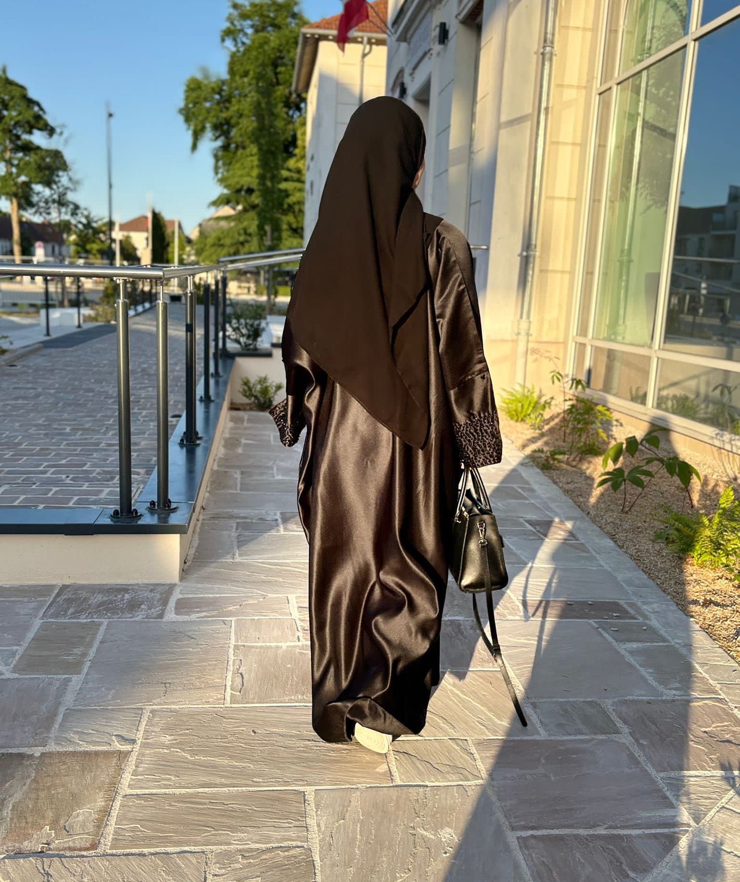 Abaya Élégance Perlée – Création Exclusive