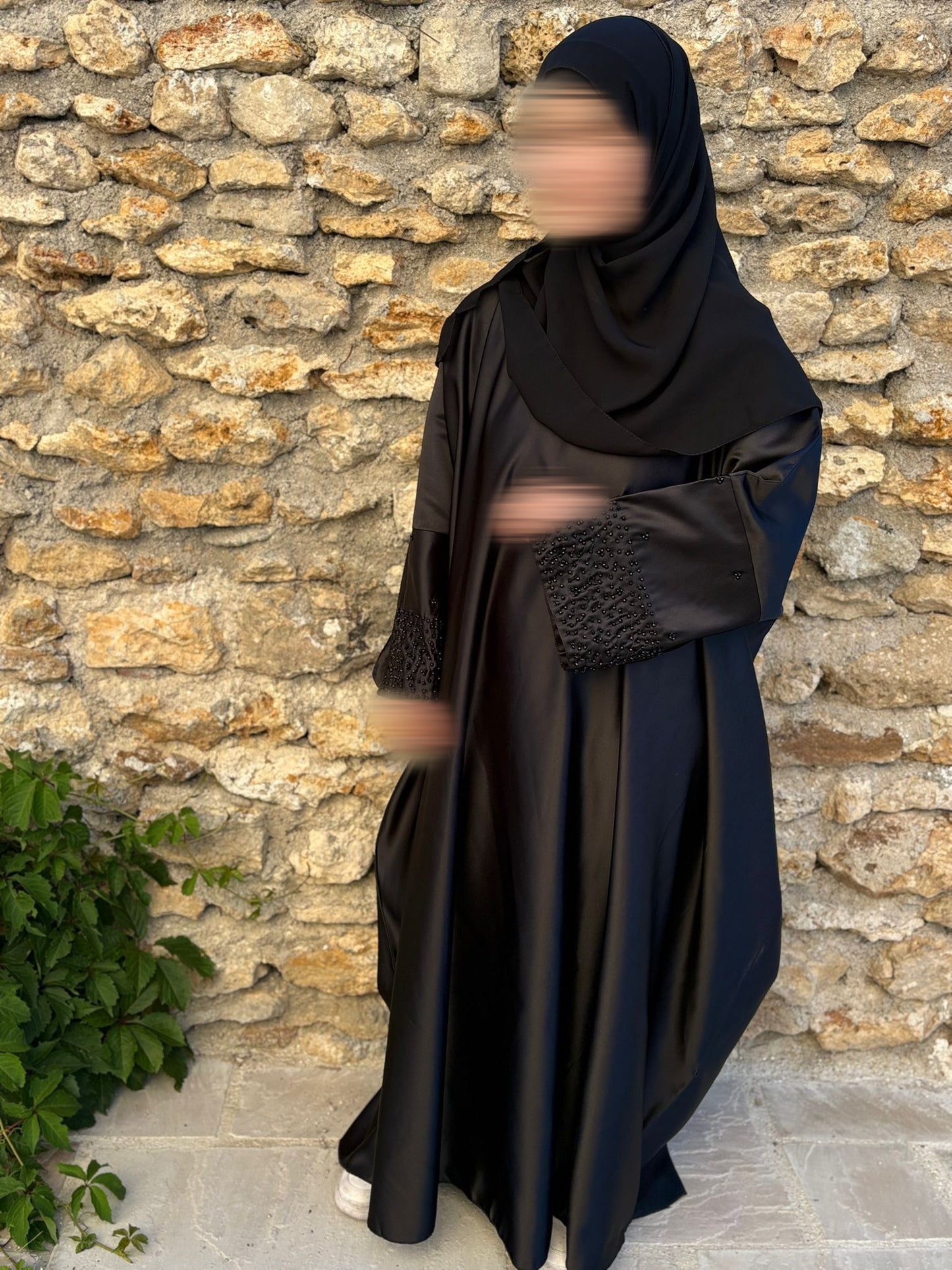 Abaya Élégance Perlée – Création Exclusive