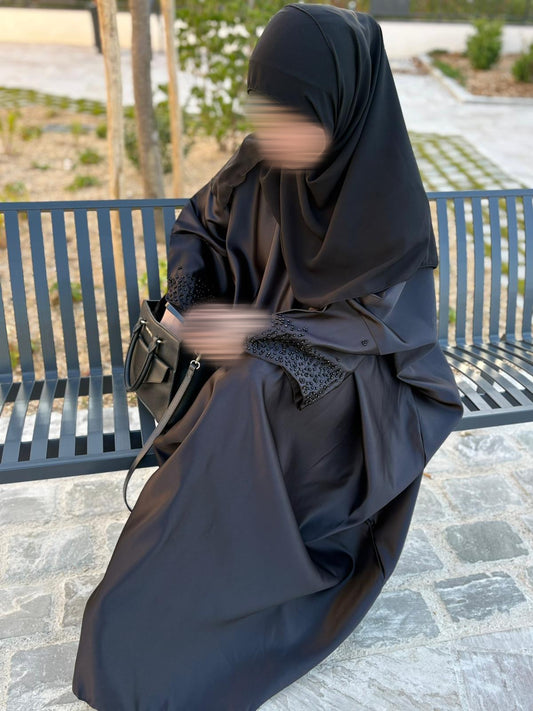 Abaya Élégance Perlée – Création Exclusive